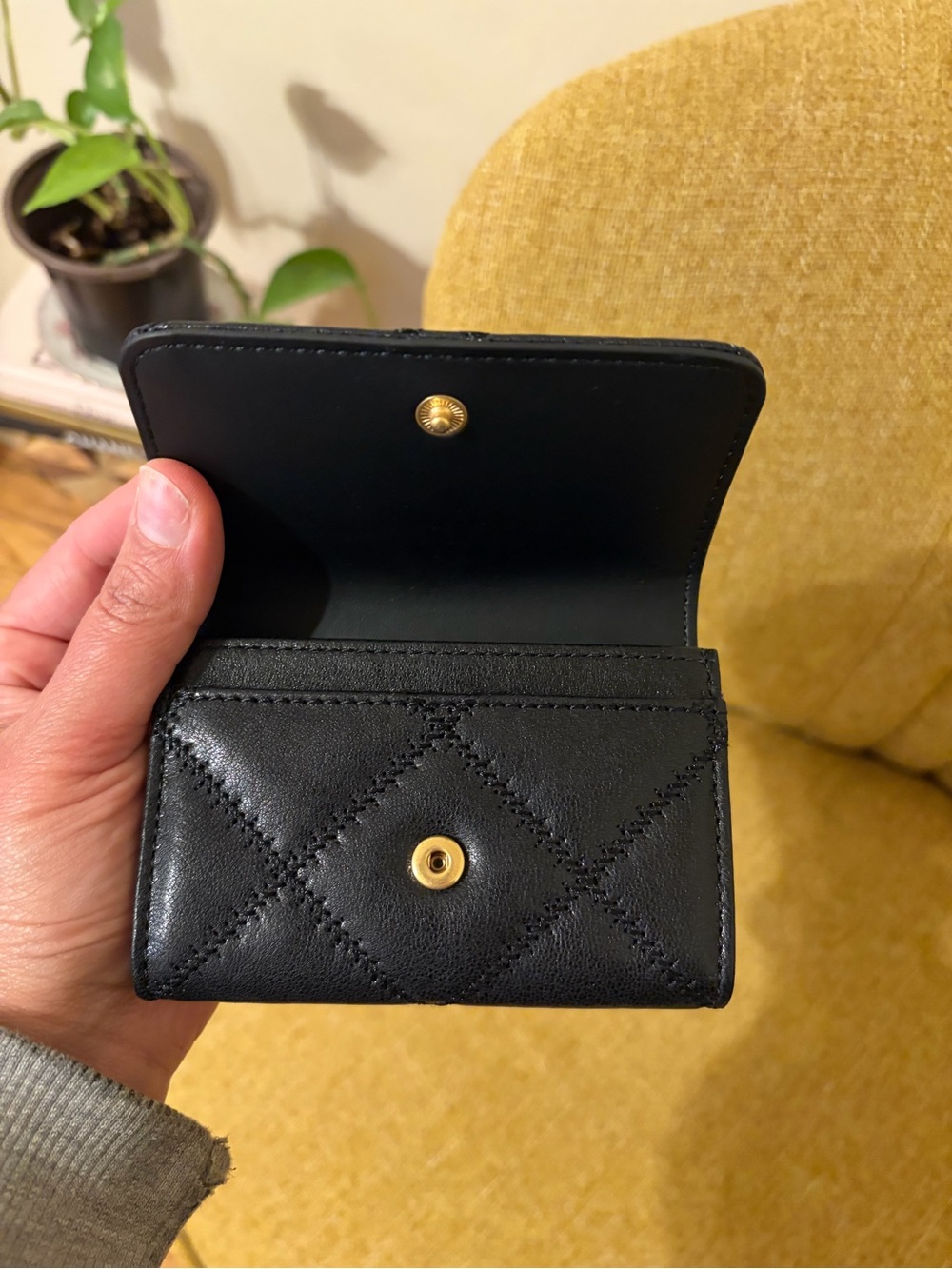 Tory Burch Black Quilted Leather Card Wallet with Gold Emblem - Picture 3 of 4